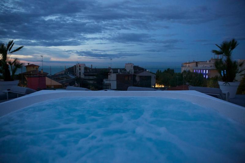 Monaco Suites Hotel Lignano Sabbiadoro Zewnętrze zdjęcie