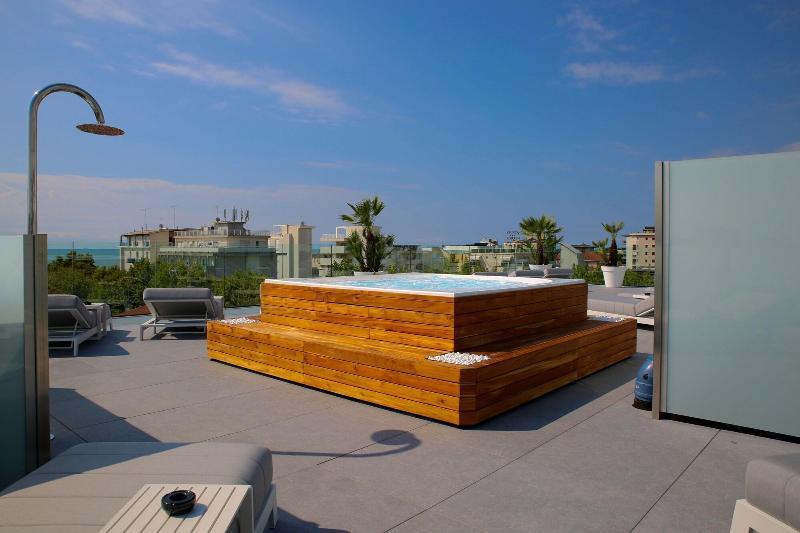 Monaco Suites Hotel Lignano Sabbiadoro Zewnętrze zdjęcie