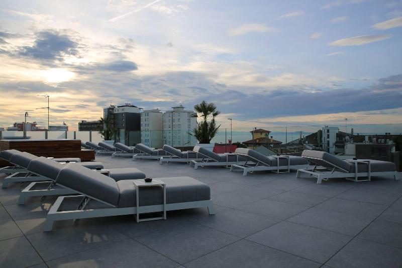 Monaco Suites Hotel Lignano Sabbiadoro Zewnętrze zdjęcie