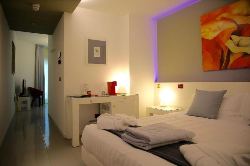 Monaco Suites Hotel Lignano Sabbiadoro Zewnętrze zdjęcie