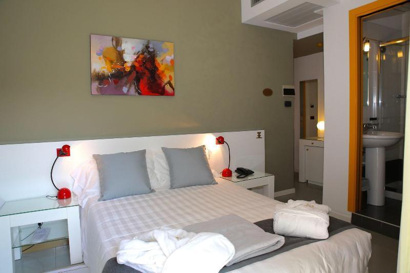 Monaco Suites Hotel Lignano Sabbiadoro Zewnętrze zdjęcie