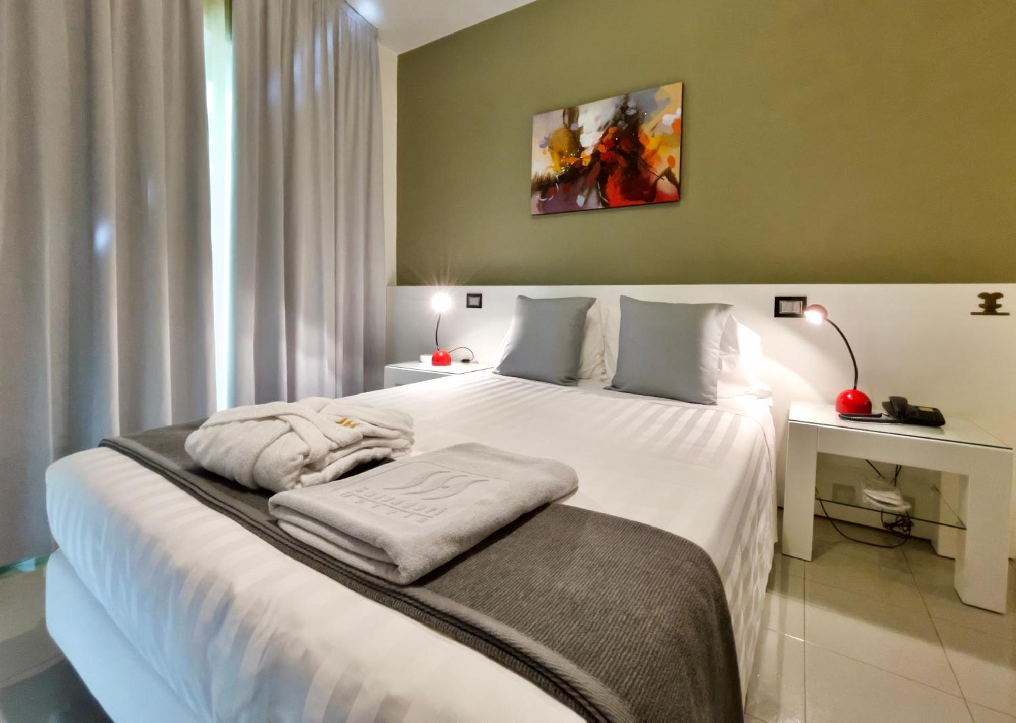 Monaco Suites Hotel Lignano Sabbiadoro Pokój zdjęcie